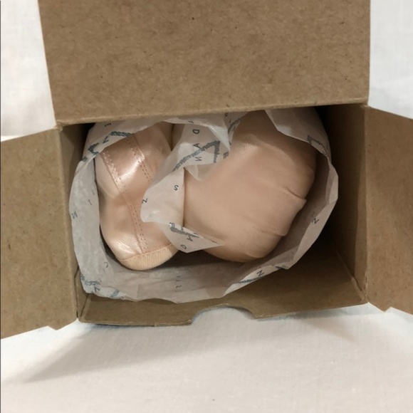 LEO's Inspiration 3/4 Pointe Ballet Shoes W: B #53 - Picture 4 of 4